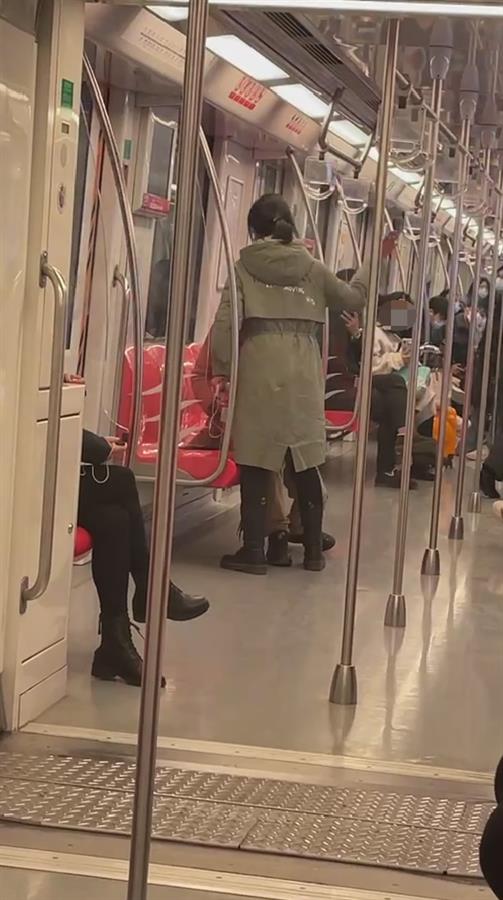 南京地铁公安分局男子耳光长达3分钟被对方摸了屁股